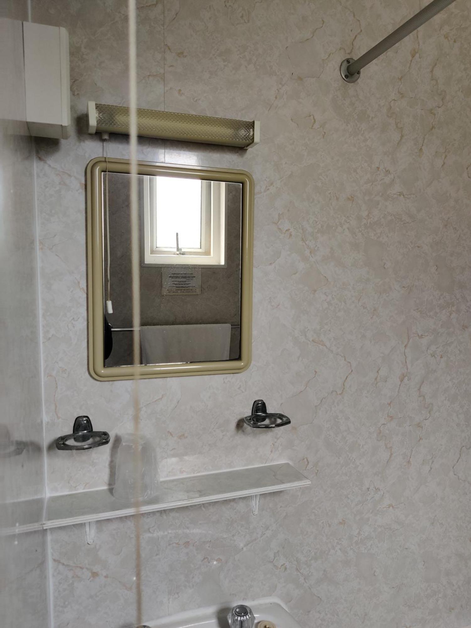 Inglewood Palm Hotel, Abbey Sands Hotel 3*