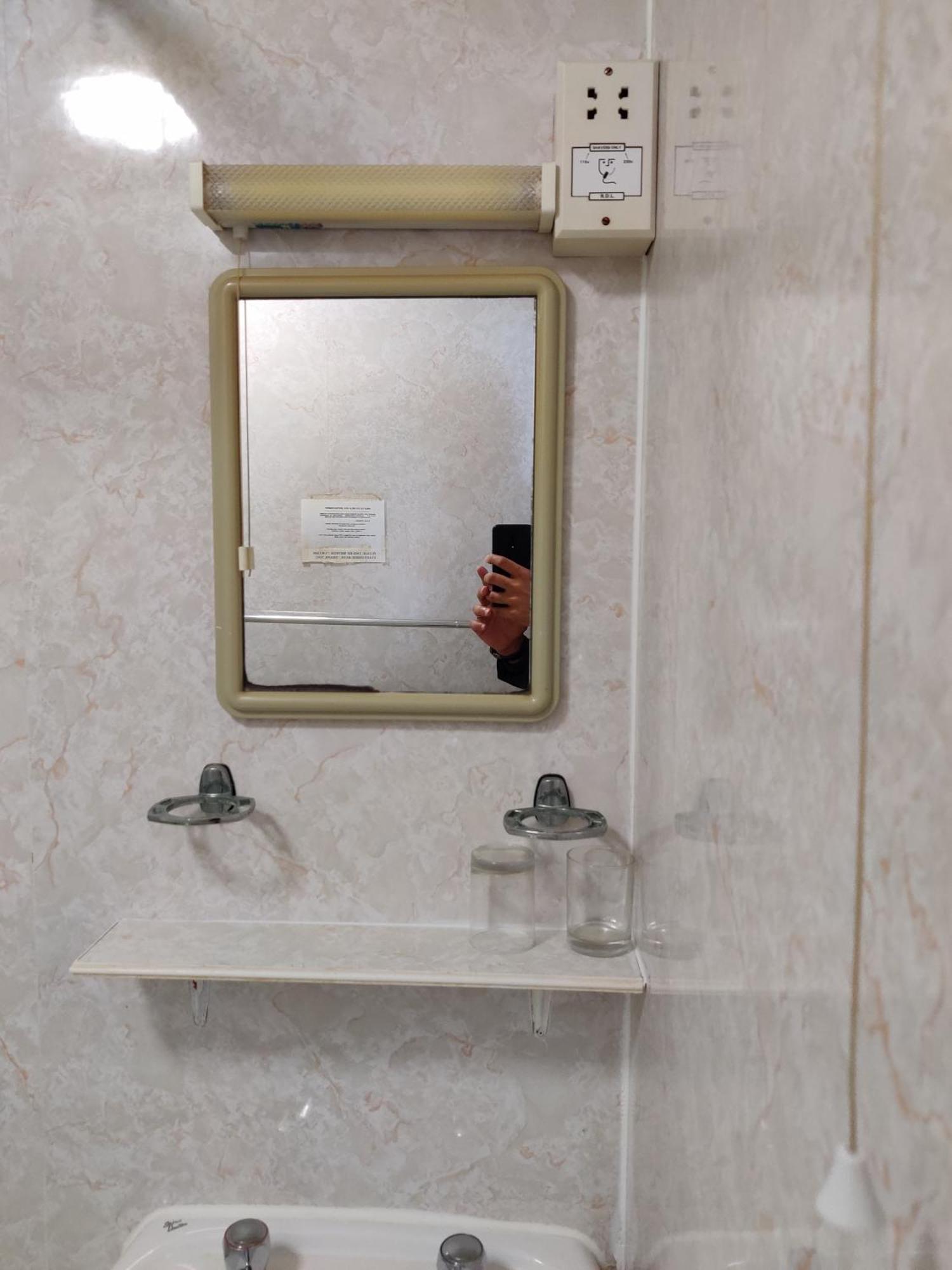 Inglewood Palm Hotel, Abbey Sands Hotel 3*